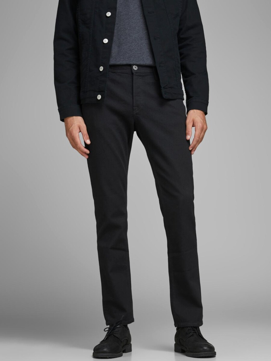 Jeans Slim fit negro, modelo cinco bolsillos - Black Denim 
