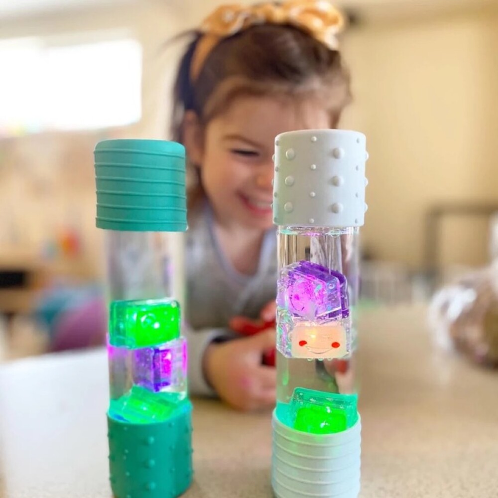 Set divertido GLO PALS para jugar en el agua azul