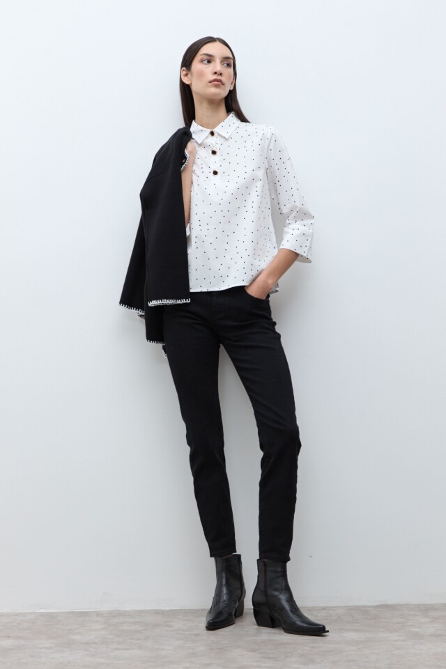 Blusa lunares cuello camisa crudo