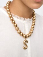 Collar Corto De Cuentas dorado