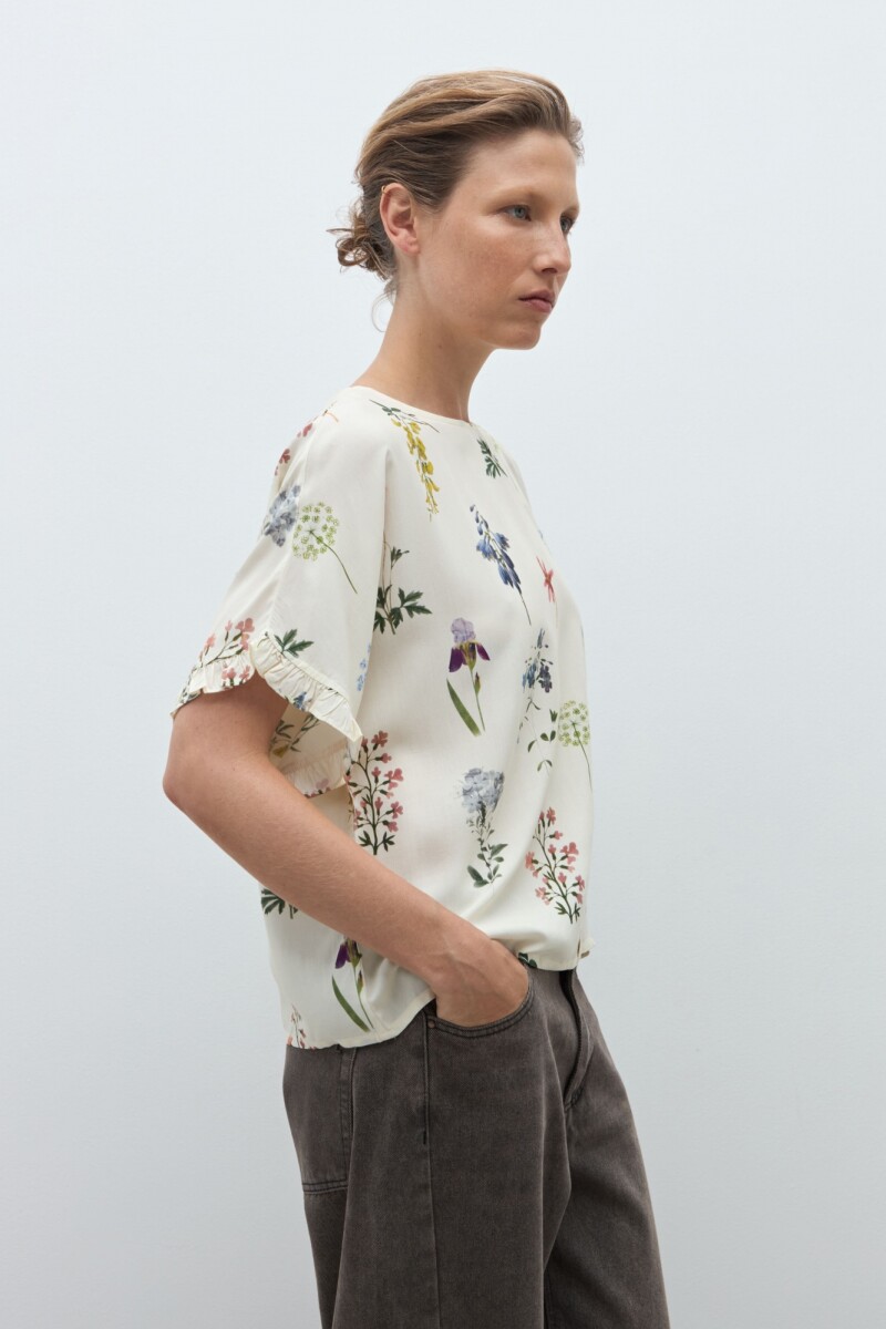 Blusa estampa floral con volados crudo