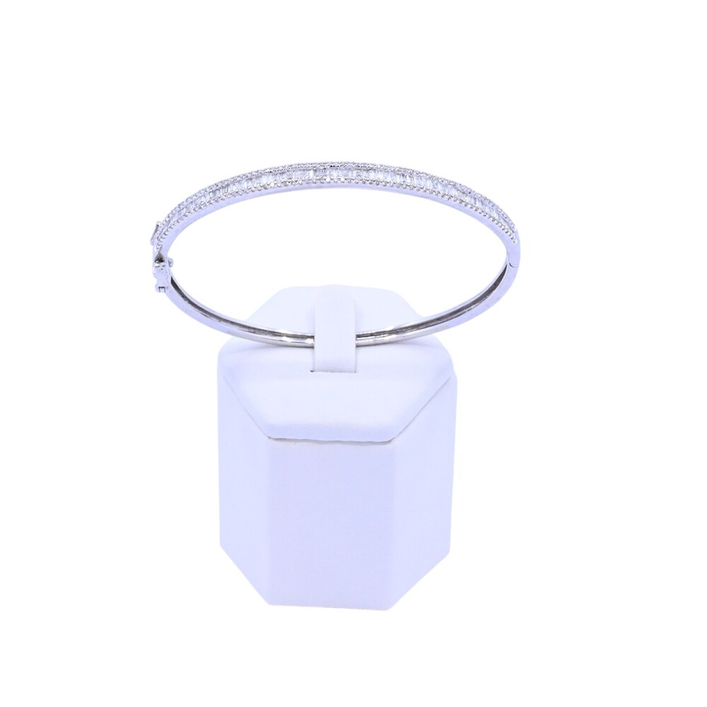 Pulsera oro 18k blanco con brillantes trapecio y redondos. Pulsera oro 18k blanco con brillantes trapecio y redondos.