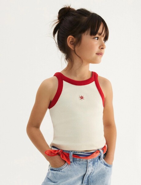 MUSCULOSA INFANTIL CON BORDADO BEIGE