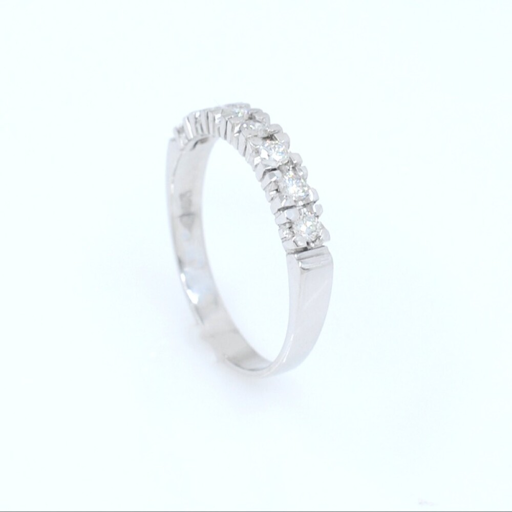 Anillo en oro 18k blanco y brillantes Anillo en oro 18k blanco y brillantes