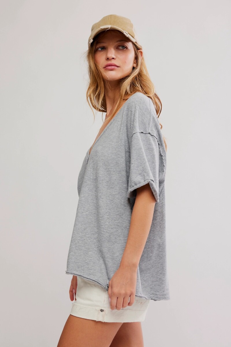 REMERA NINA V Gris