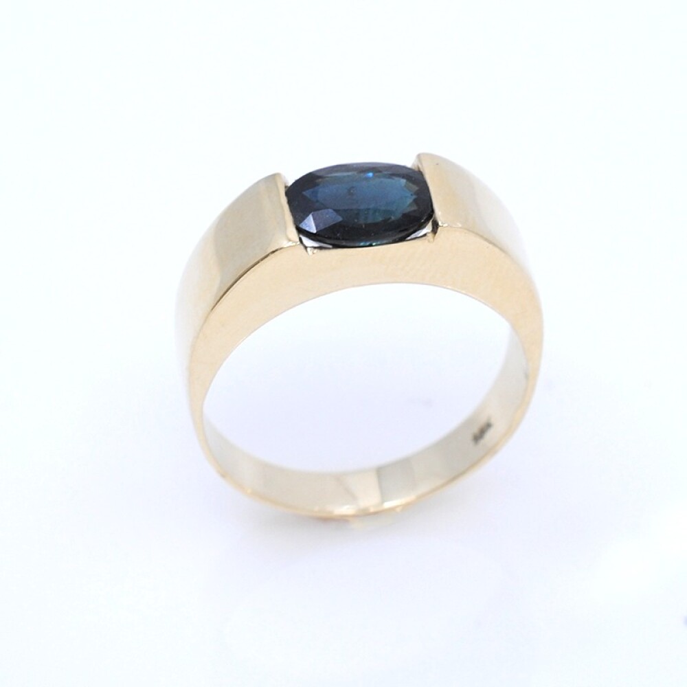 Anillo en oro 18k y zafiro Anillo en oro 18k y zafiro