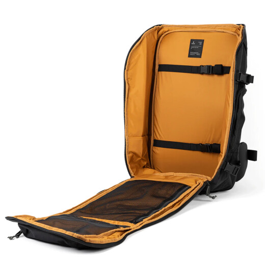 Mochila Roark Accomplice Mule 45 Lts - Negro Mochila Roark Accomplice Mule 45 Lts - Negro