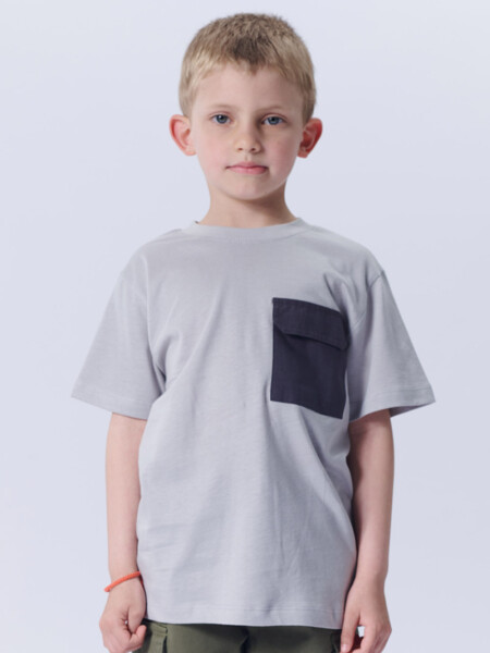 Remera Con Bolsillo Contraste Gris