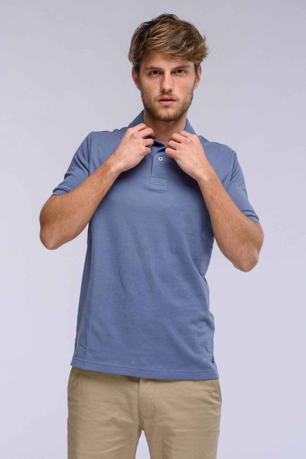 Remera polo pique lisa Piedra