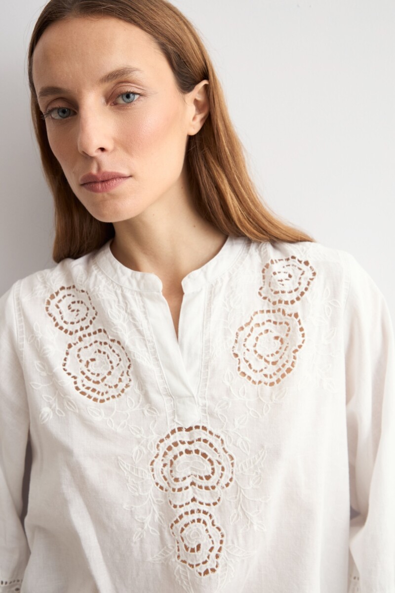 Blusa romantica bordada blanco