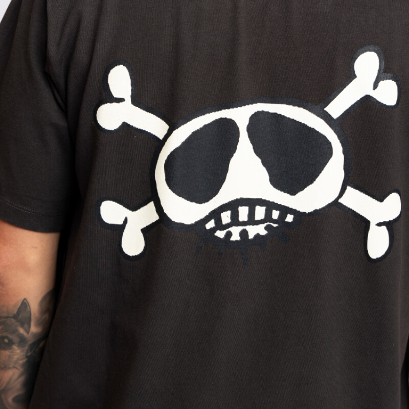 Remera La isla x La Vela - Calavera Remera La isla x La Vela - Calavera