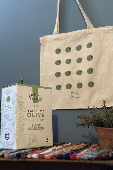 Aceite de Oliva - BLEND SELECCIÓN / 3 litros - BAG-IN-BOX + TOTE BAG Aceite de Oliva - BLEND SELECCIÓN / 3 litros - BAG-IN-BOX + TOTE BAG