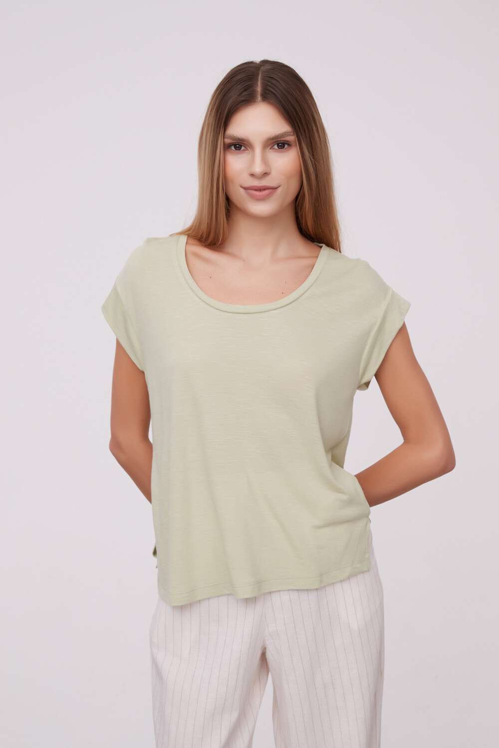 Remera Ailana Verde Oliva Claro