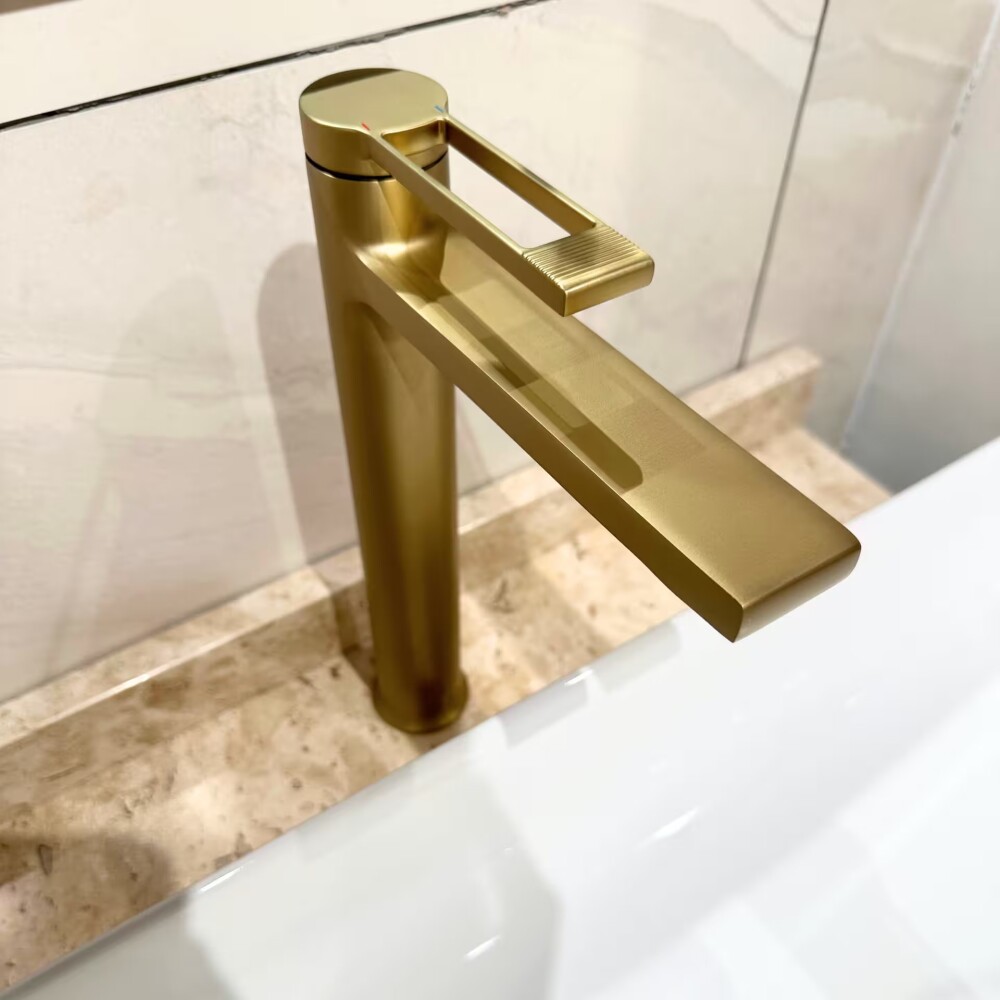 Grifería de lavatorio Monocomando de mesada Alto Elar Oro mate Grifería De Lavatorio Monocomando De Mesada Alto Elar Oro Mate