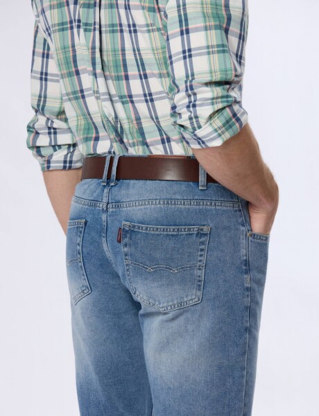 PANTALÓN DE JEAN CLÁSICO Azul claro