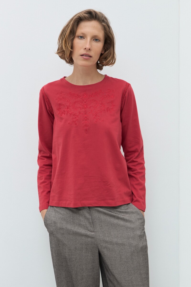 Remera bordado floral rojo