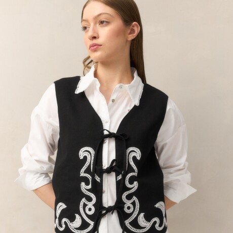 CHALECO BORDADITO Negro