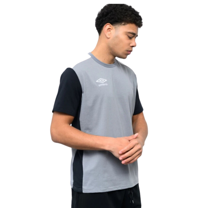 UMBRO REMERA CUTS Negro-gris