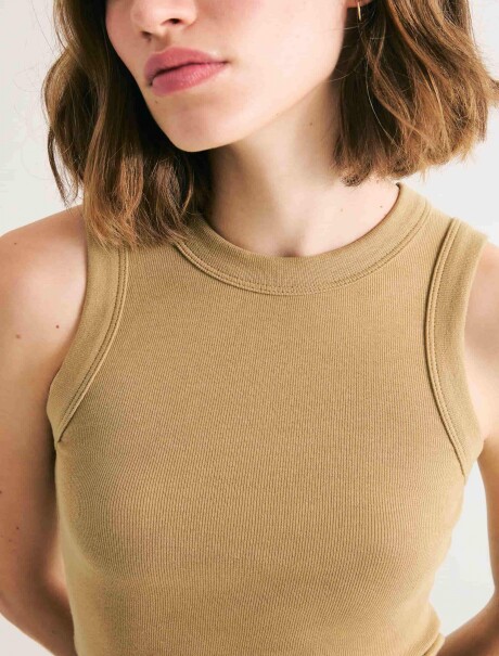 MUSCULOSA BÁSICA EN TELA ACANALADA BEIGE