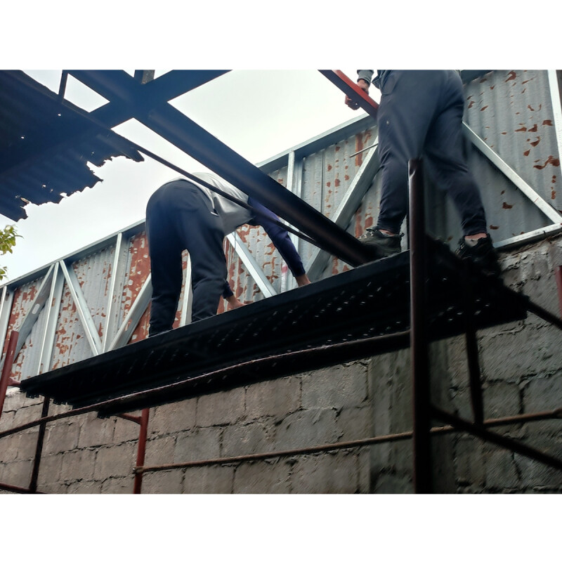 Tablón o plataforma metálica con superficie antideslizante Hermasur® Tablón o plataforma metálica con superficie antideslizante Hermasur®