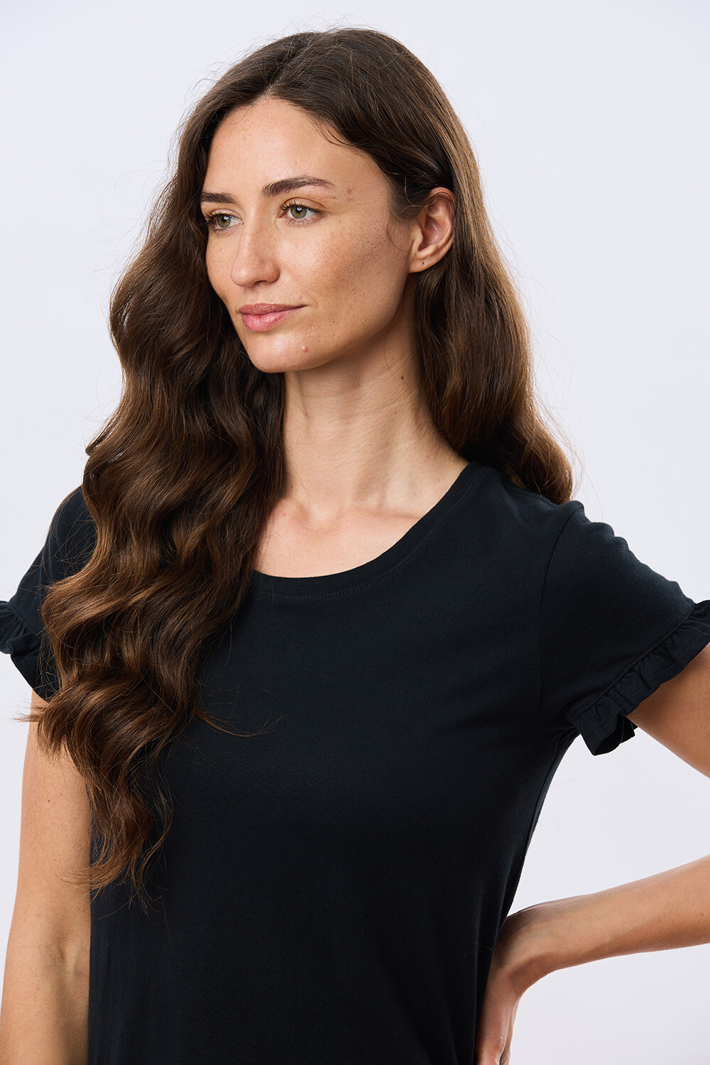 REMERA DE ALGODÓN CON VOLADO Negro