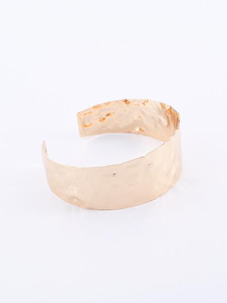 BRAZALETE MARTILLADO DORADO