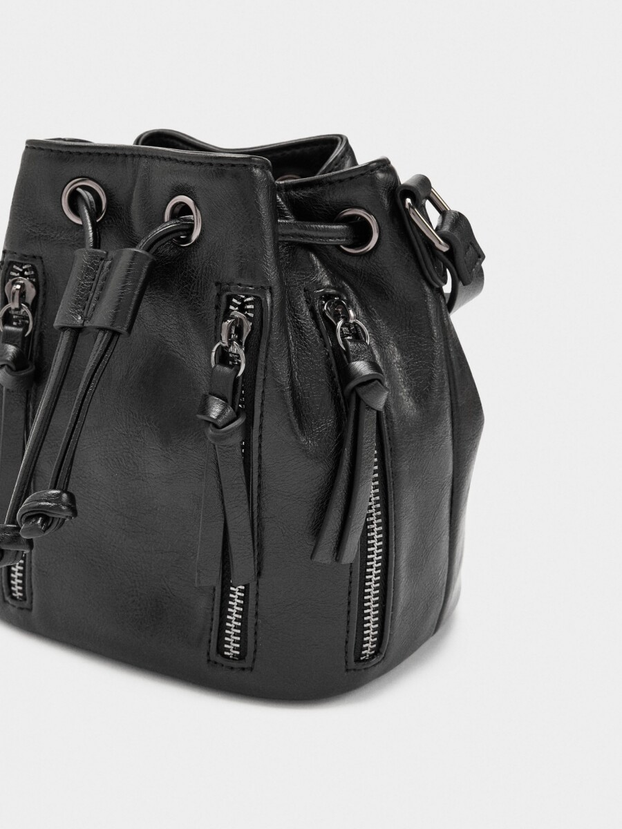 Bolso Bombonera Con Textura Y Cremalleras negro