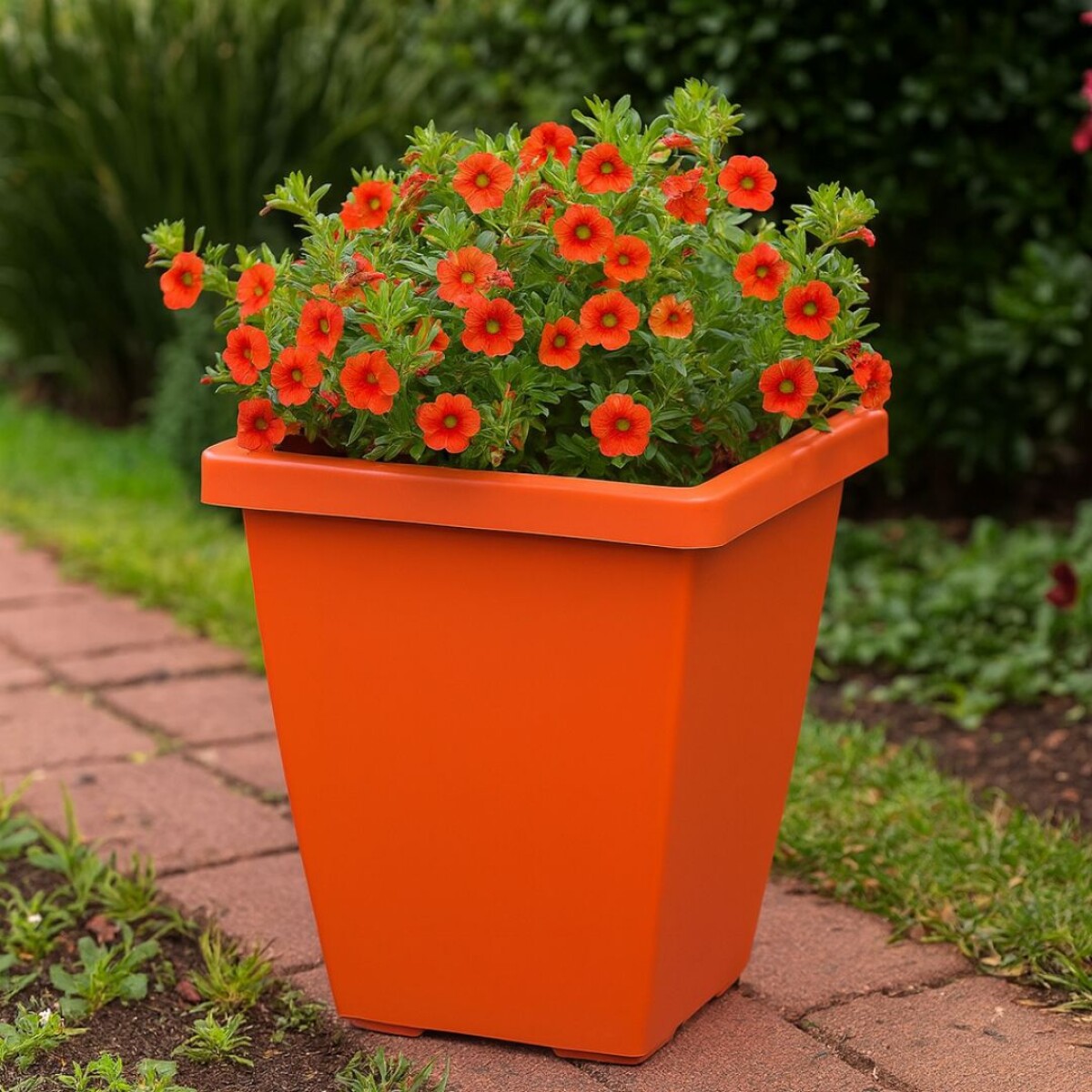 MACETA AZTECA PIRAMIDAL 17 LITROS TEJA 