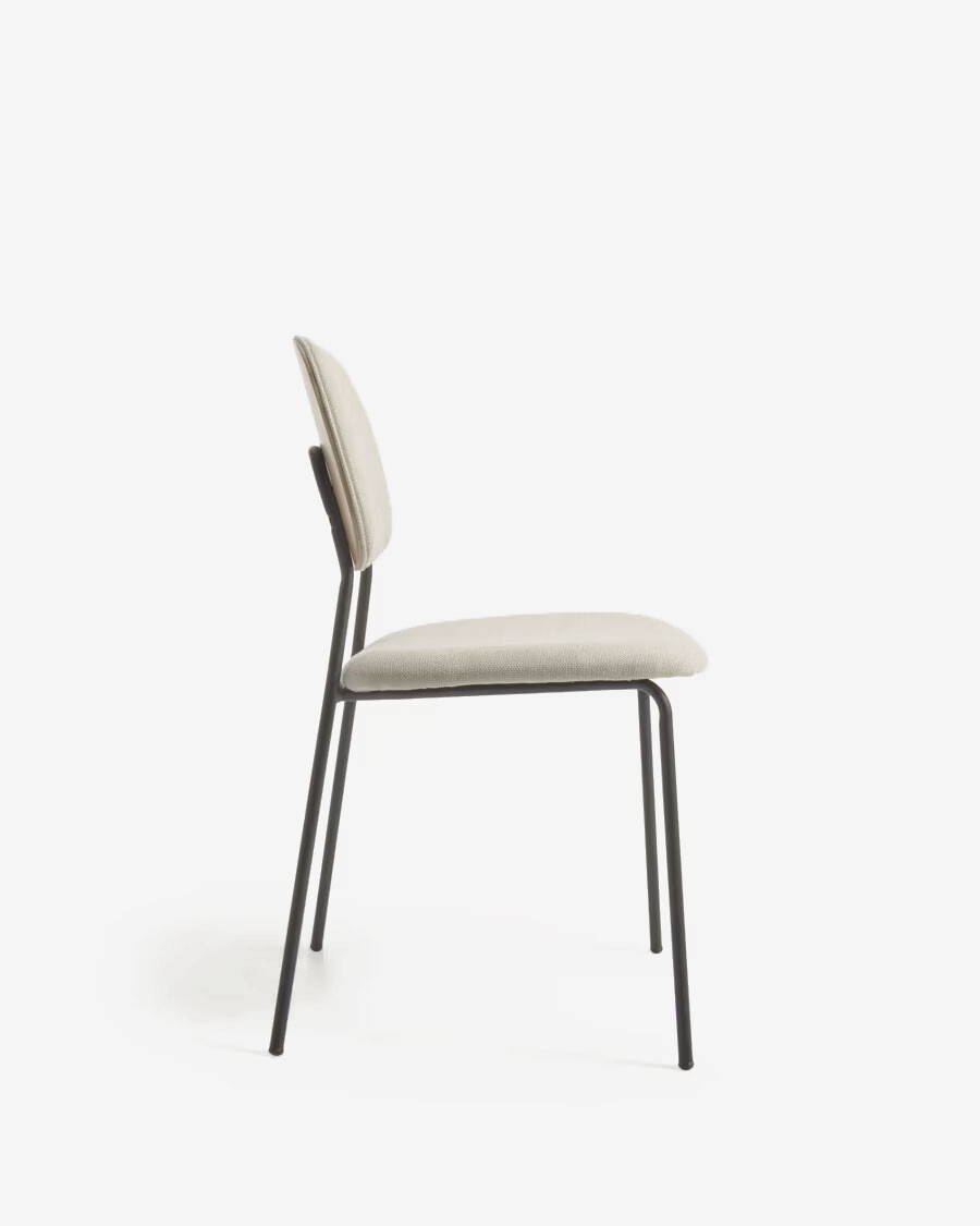 Silla apilable Benilda beige, chapa de roble y acero con acabado negro Silla apilable Benilda beige, chapa de roble y acero con acabado negro