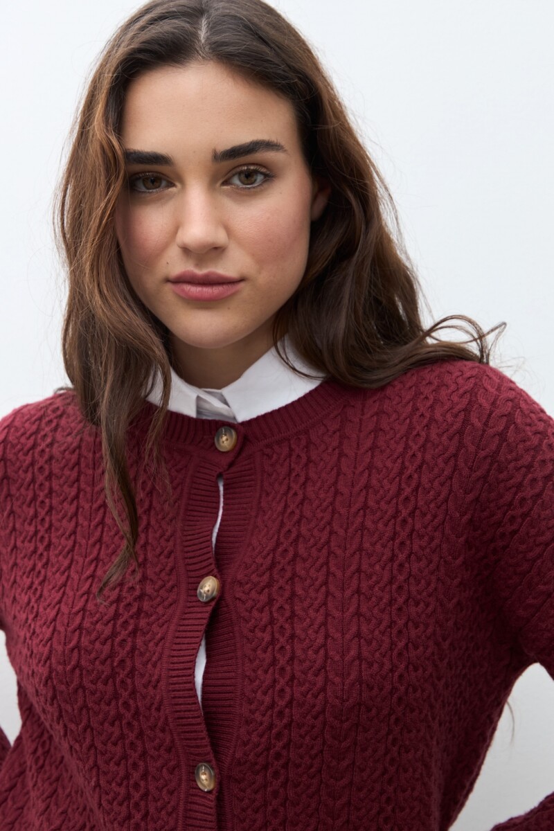 Cardigan con estructuras bordo