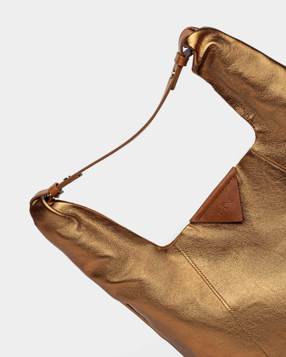 Bolso The Shopping En Cuero Graneado Metalizado Metalizado