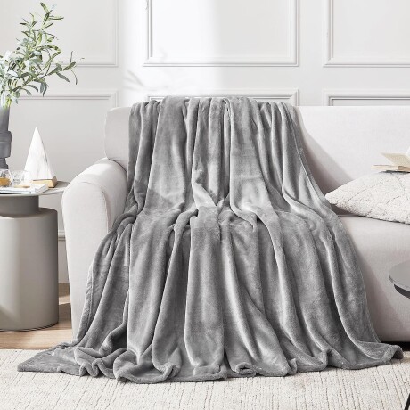 Manta Fleece Extra Soft Gris Piedra 100% Poliéster Antialérgico 150cm x 200cm Manta Fleece Extra Soft Gris Piedra 100% Poliéster Antialérgico 150cm x 200cm