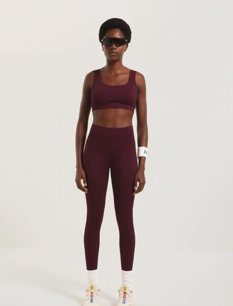 CALZA SPORT SIN COSTURA BORDEAUX
