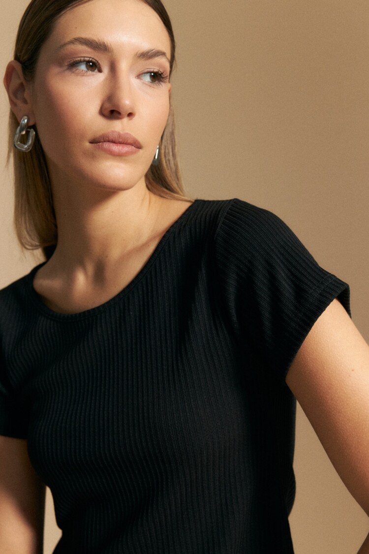 REMERA GINEBRA Negro