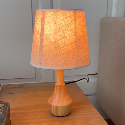Portátil de mesa en madera pantalla tela beige E27 IX9442