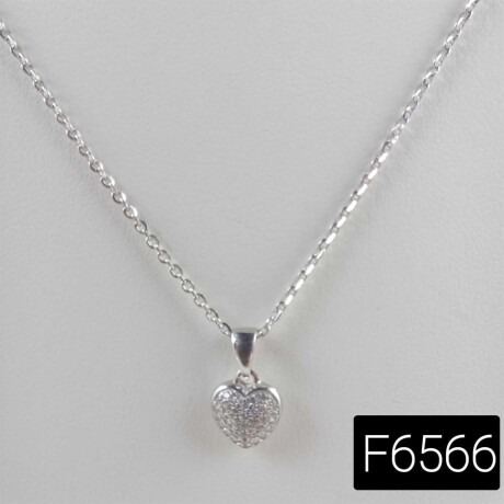 Colgante de plata 925 con cadena. Modelo Corazón con circonias. Colgante de plata 925 con cadena. Modelo Corazón con circonias.