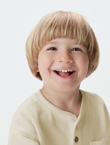 CAMISETA INFANTIL CON BOLSILLO Y BOTONES BEIGE