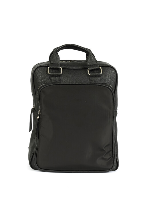Mochila con bolsillo frontal Negro