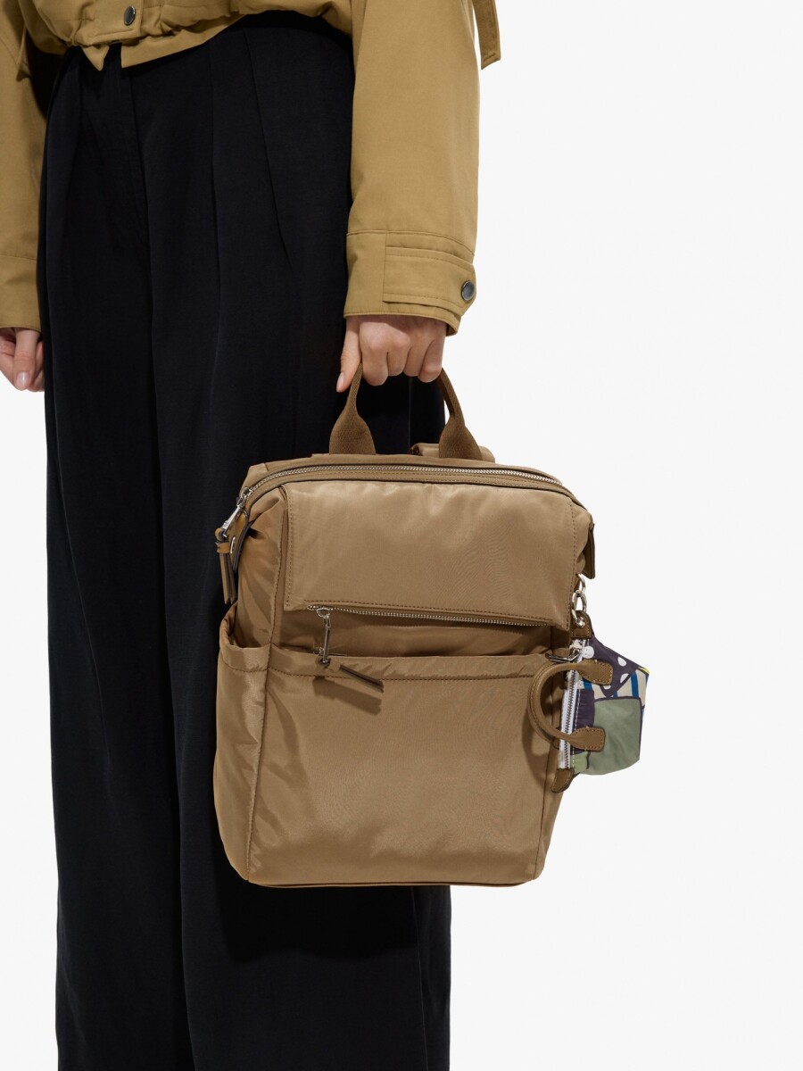 Mochila Para Portátil De 14" Con Colgante camel
