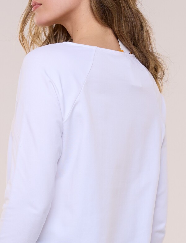 Remera Escote Bote Con Ojalillos Metálicos BLANCO