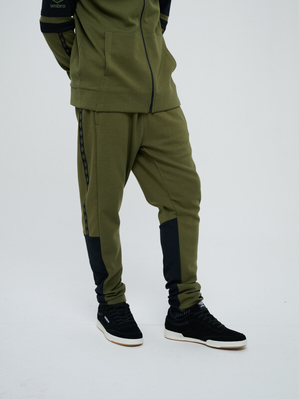 PANTALÓN JOGGER TERRACE Umbro Hombre 00v
