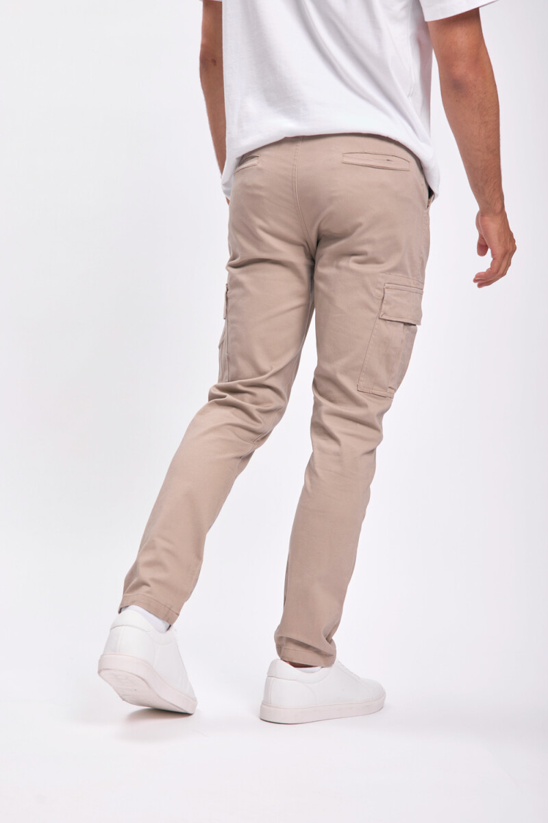 Pantalón cargo clásico Tostado