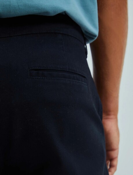 PANTALÓN TIPO GABARDINA MODELO CHINO NEGRO
