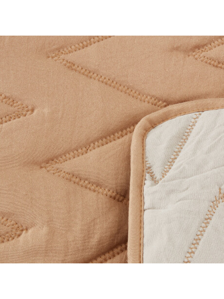 Manta throw acolchada GULSTARR 130x180 marrón Manta throw acolchada GULSTARR 130x180 marrón