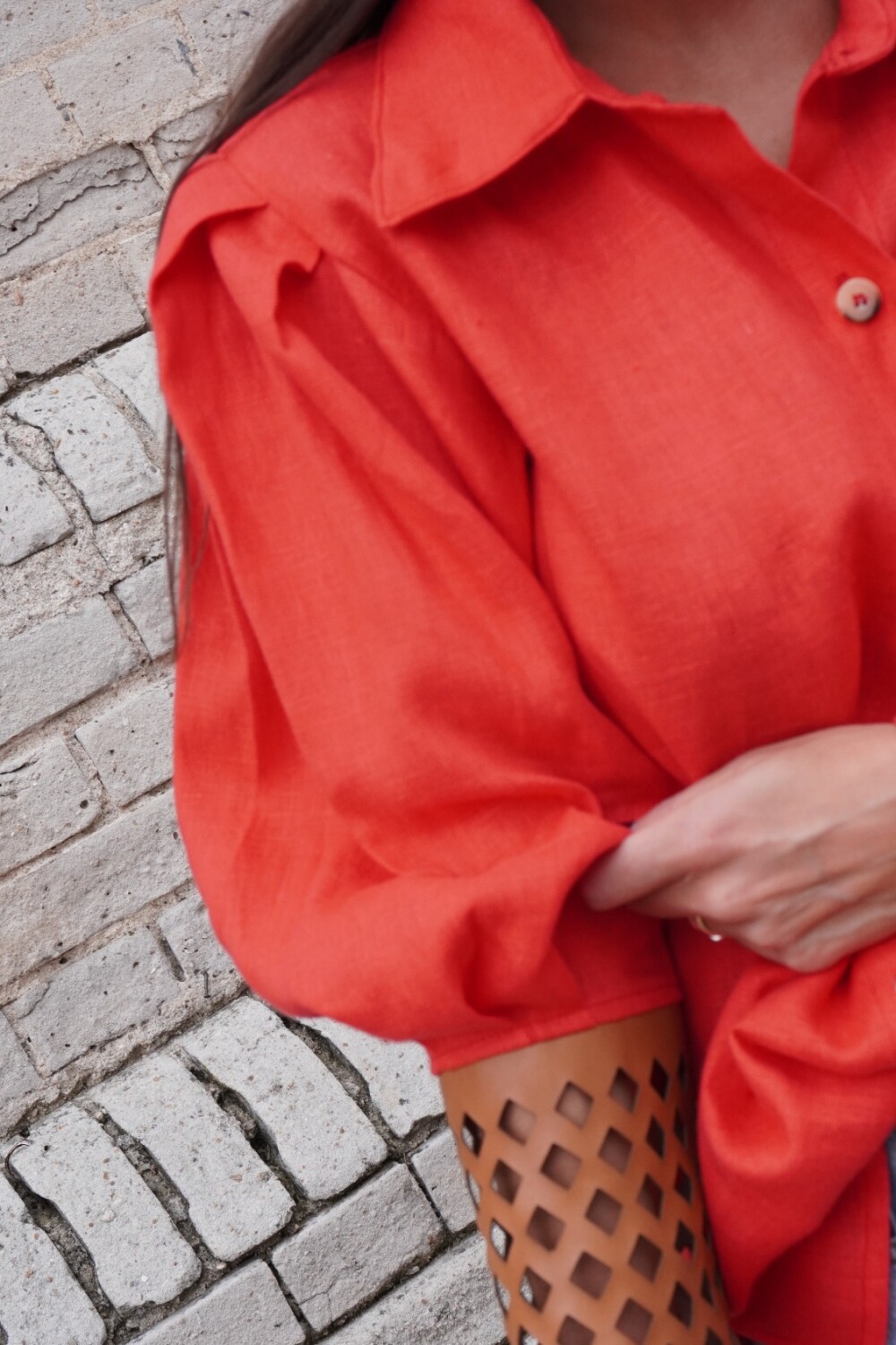 Camisa Puño Lino Coral Con Camel