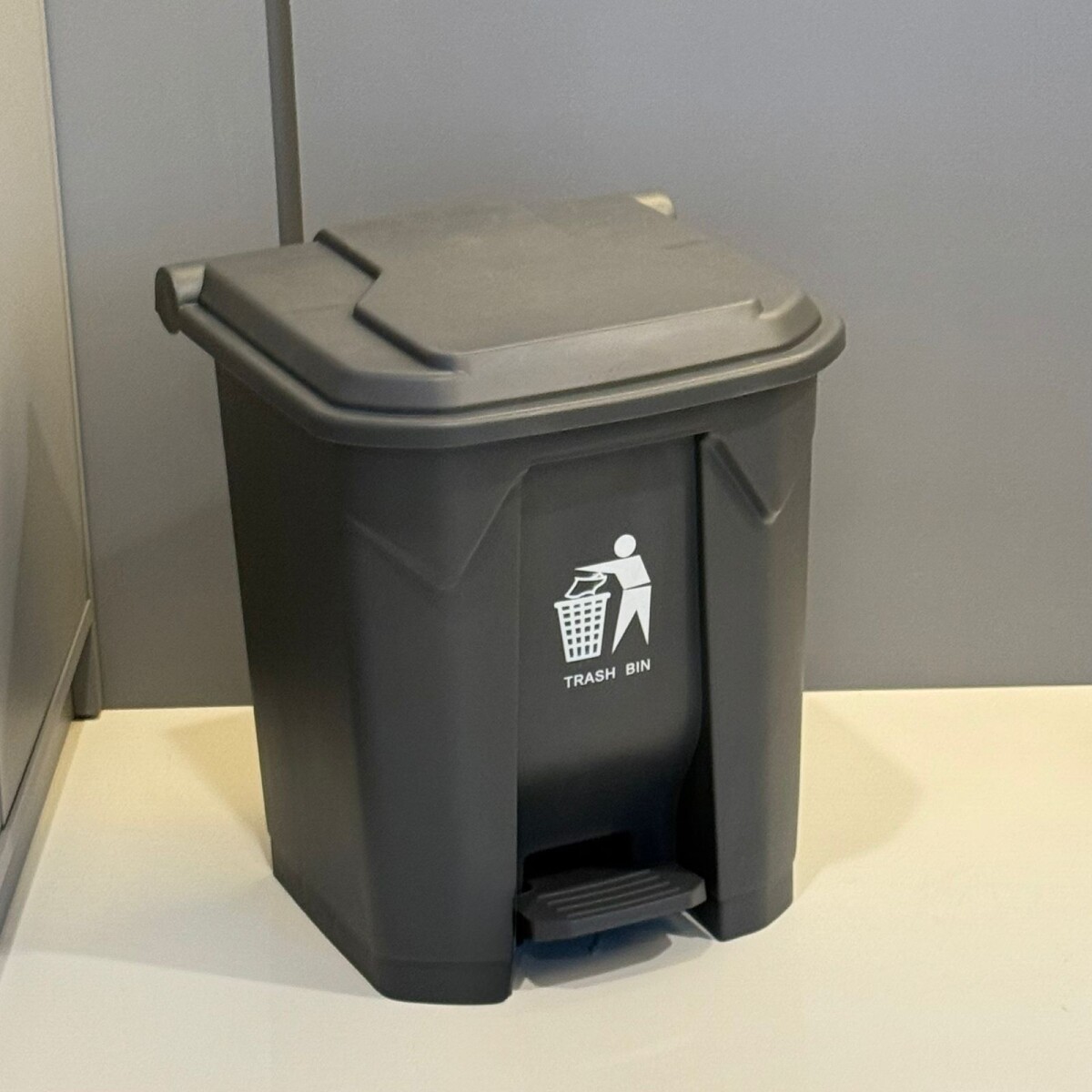 Contenedor de Basura Plástico con Pedal 30L 