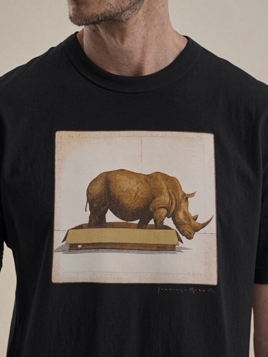 T-SHIRT ESTAMPA RINO - NEGRO 