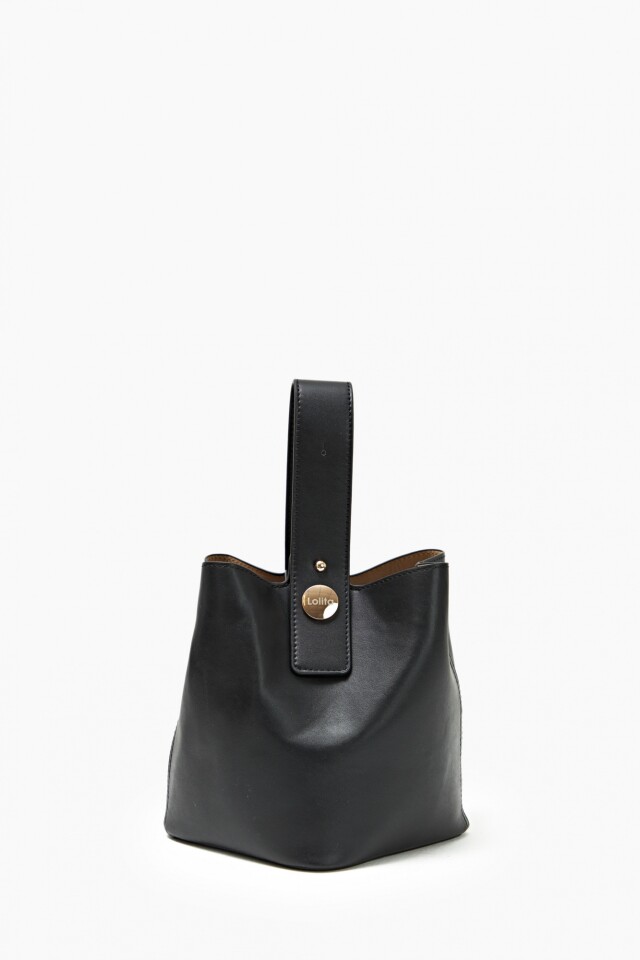 Cartera bucket con detalle metálico negro