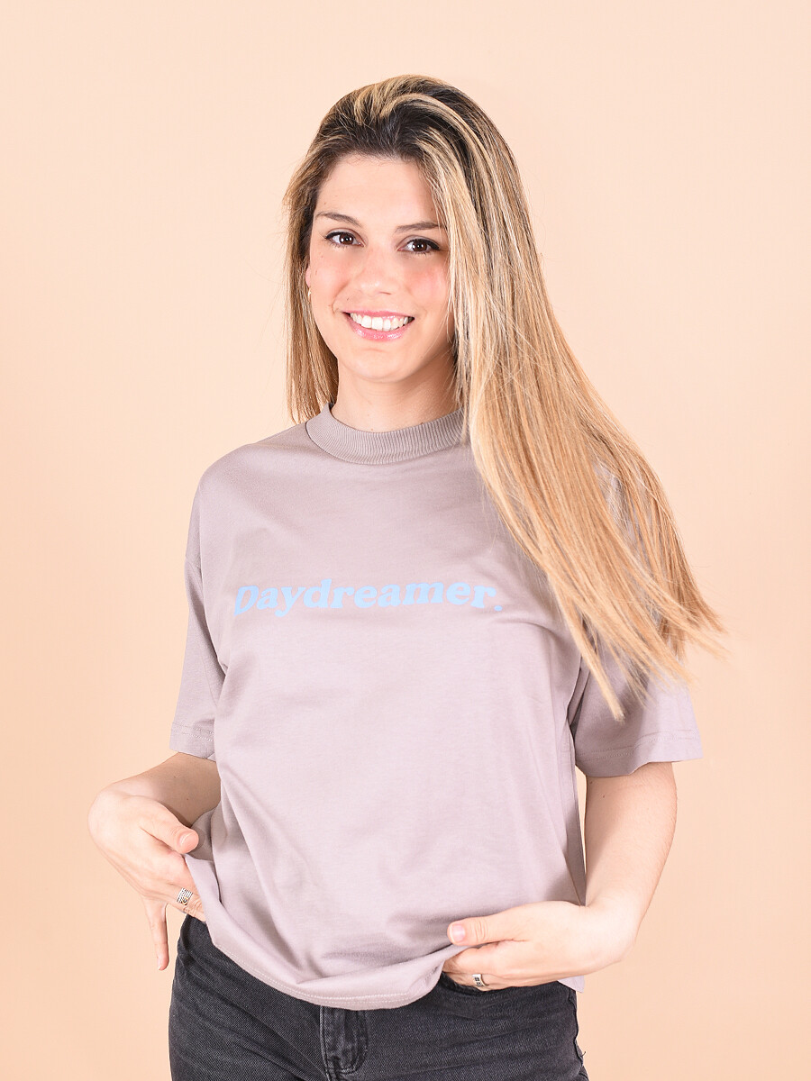 REMERA DAYDREAMER - GRIS 