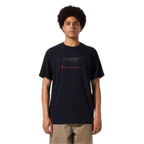 Remera Former Rampant Crux Negro